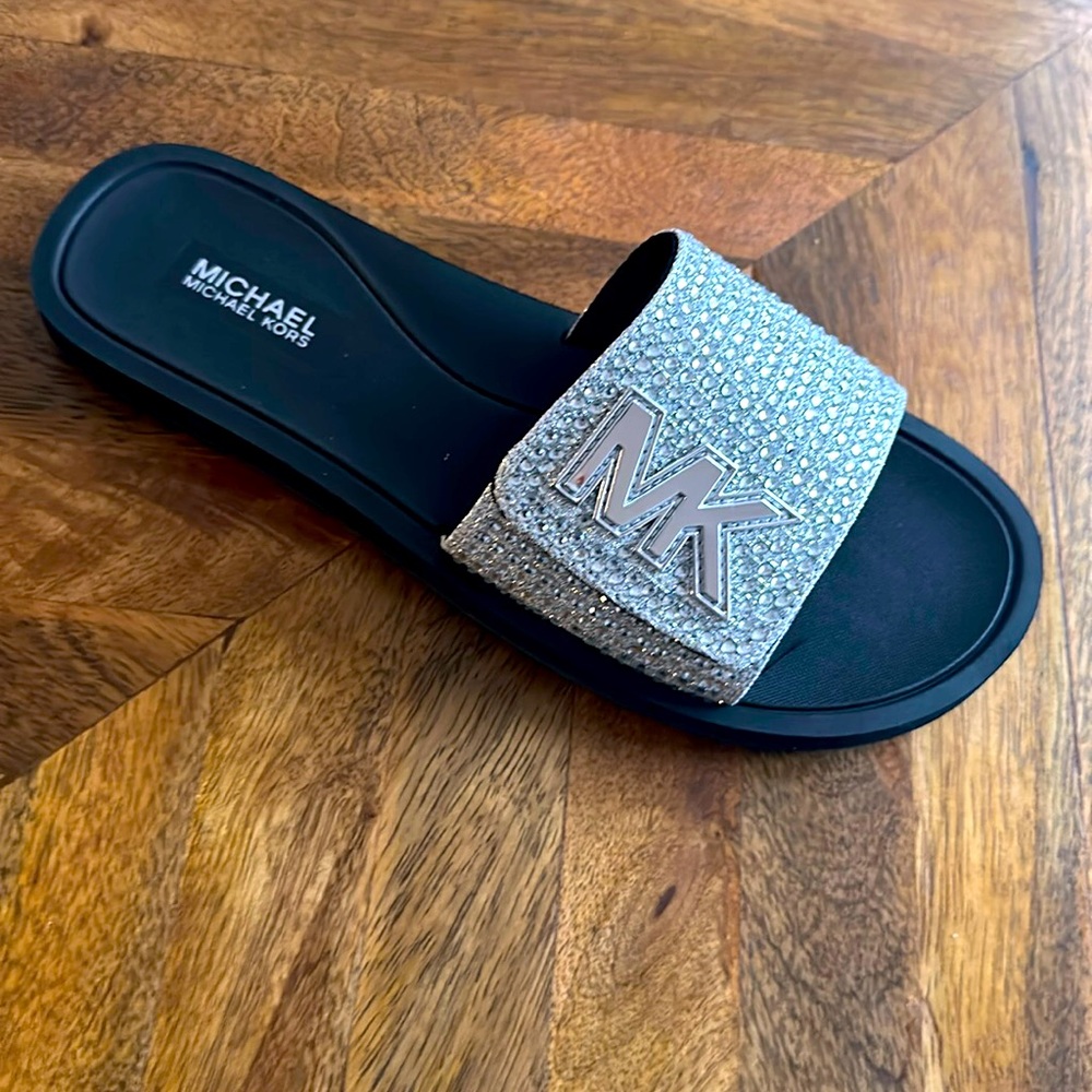 MK SLIDE
GLITTER CHAIN
MESH/HOT FI
40F8MKFA2D